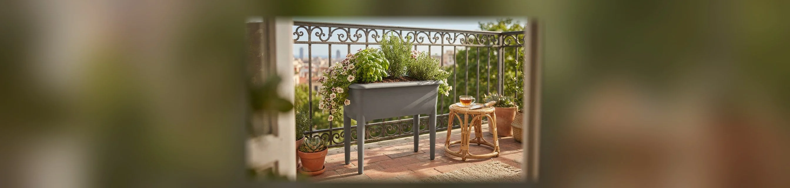 Villa Ayaklı Bahçe Saksı